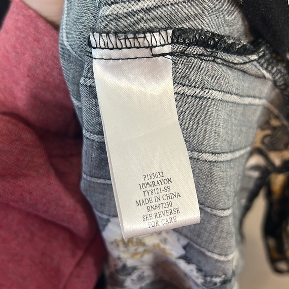 268 - Almost Famous NWOT Black/Yellow Floral Size Medium - Picture 3 of 5